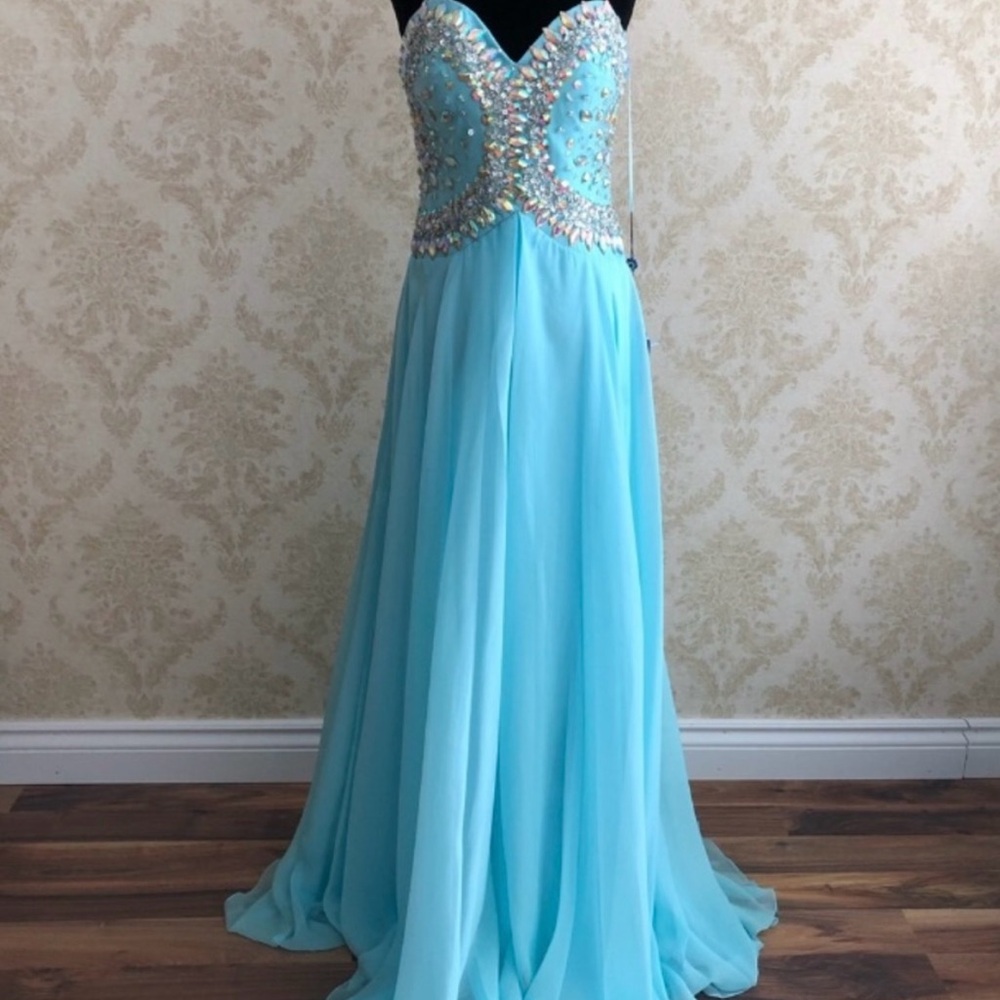 BNWT Elegant Strapless Blue Wedding Dress